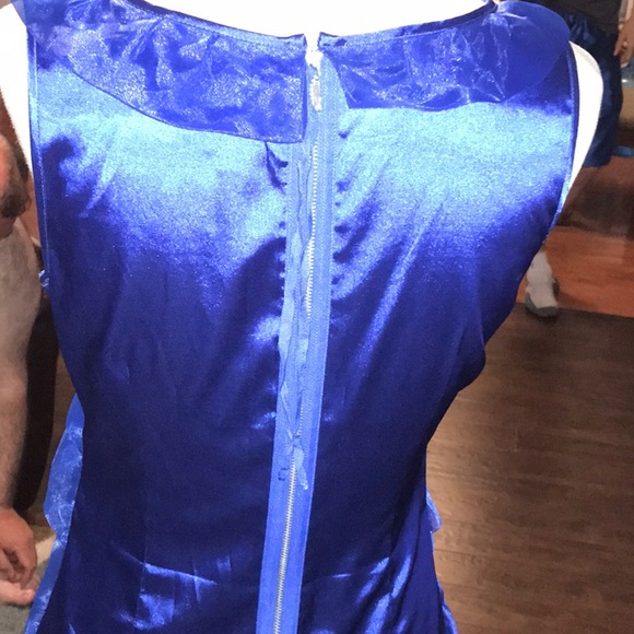 Beautiful dress - Picture 5 of 8